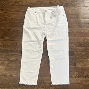 NWT - CHICOs Women’s girlfriend slim leg crop jeans